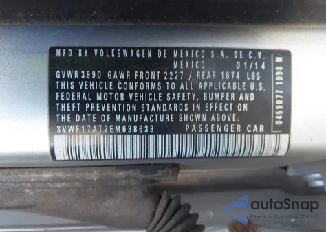 2014 Volkswagen Beetle 1.8T Entry z USA, uszkodzony, nr VIN 3VWF17AT2EM638633